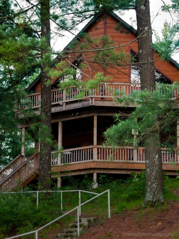 Majestic Pines Lakeside Lodge