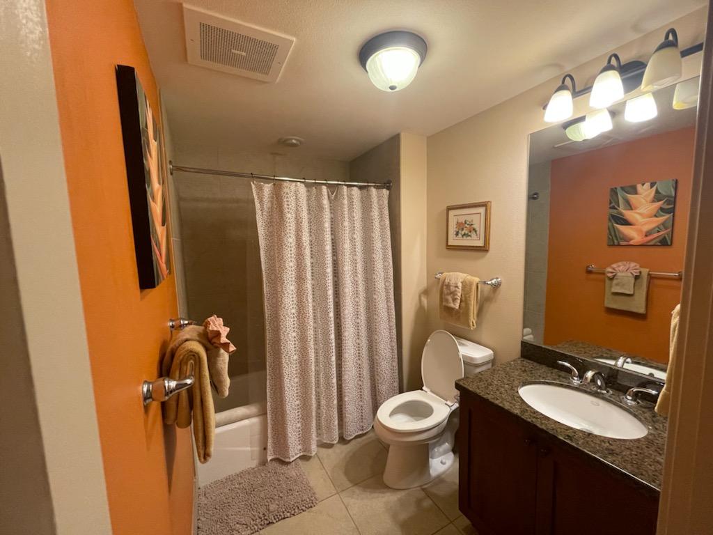 2nd Bathroom has Tub/Shower