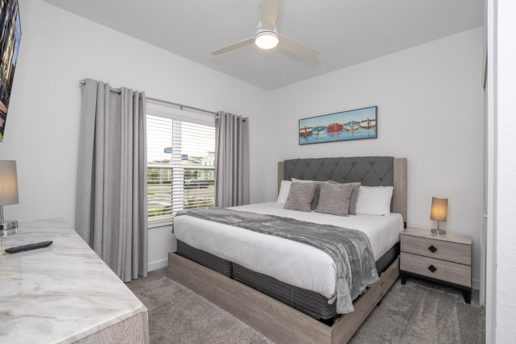 King bedroom 1st floor