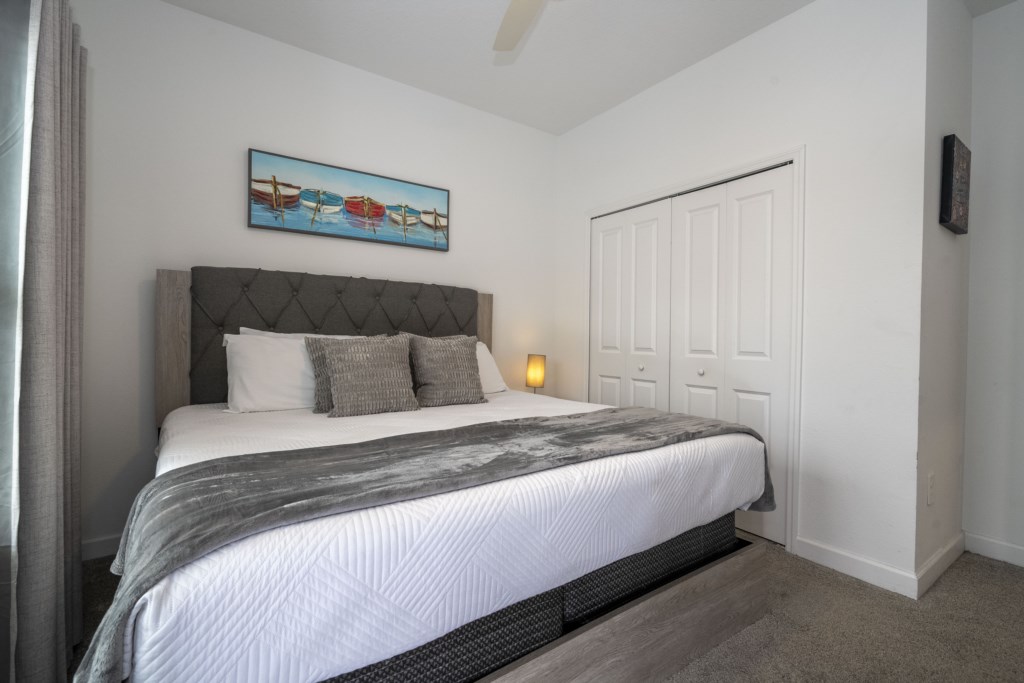 King bedroom 1st floor