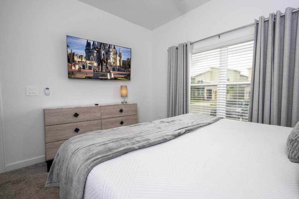 King bedroom 1st floor