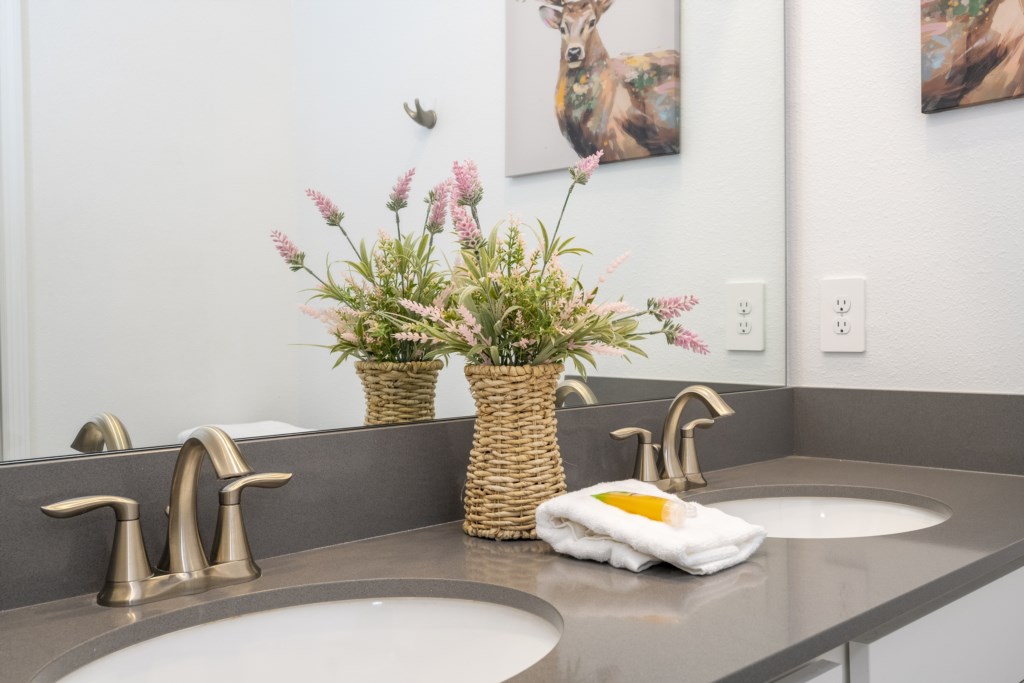 Shared bathroom 1st floor