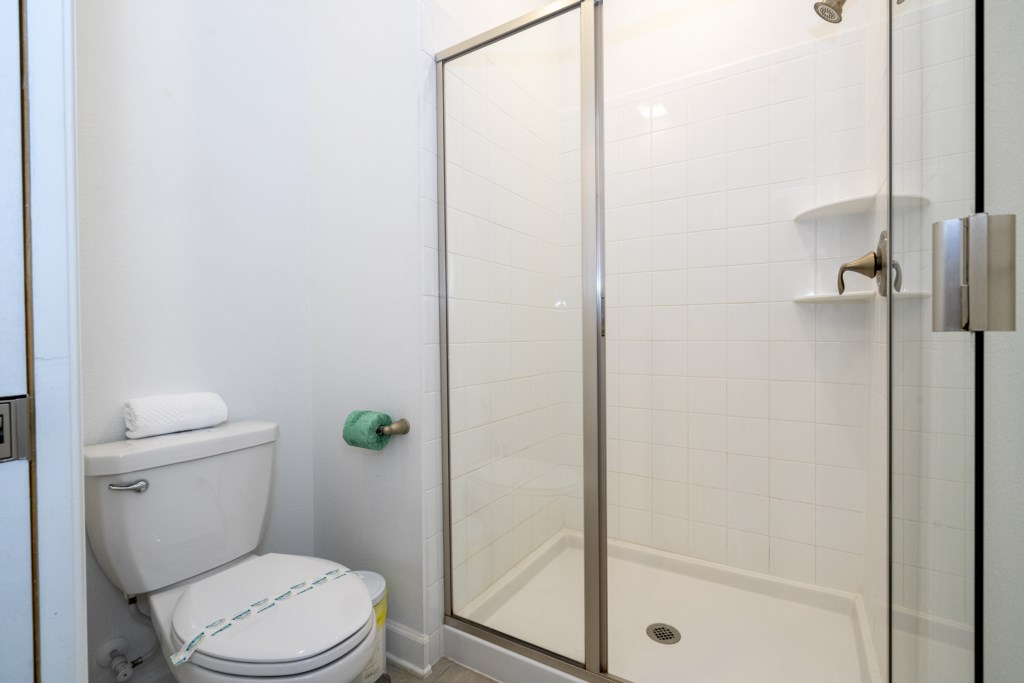 Shared bathroom 1st floor