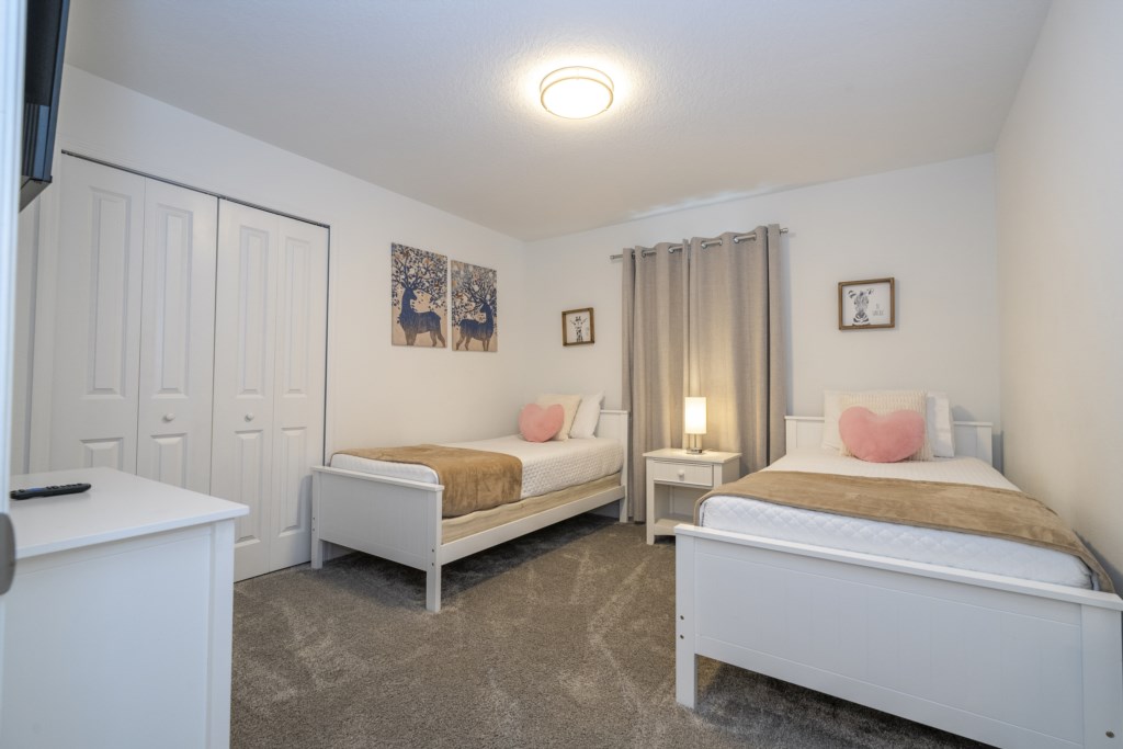 Twin bedroom 2nd floor