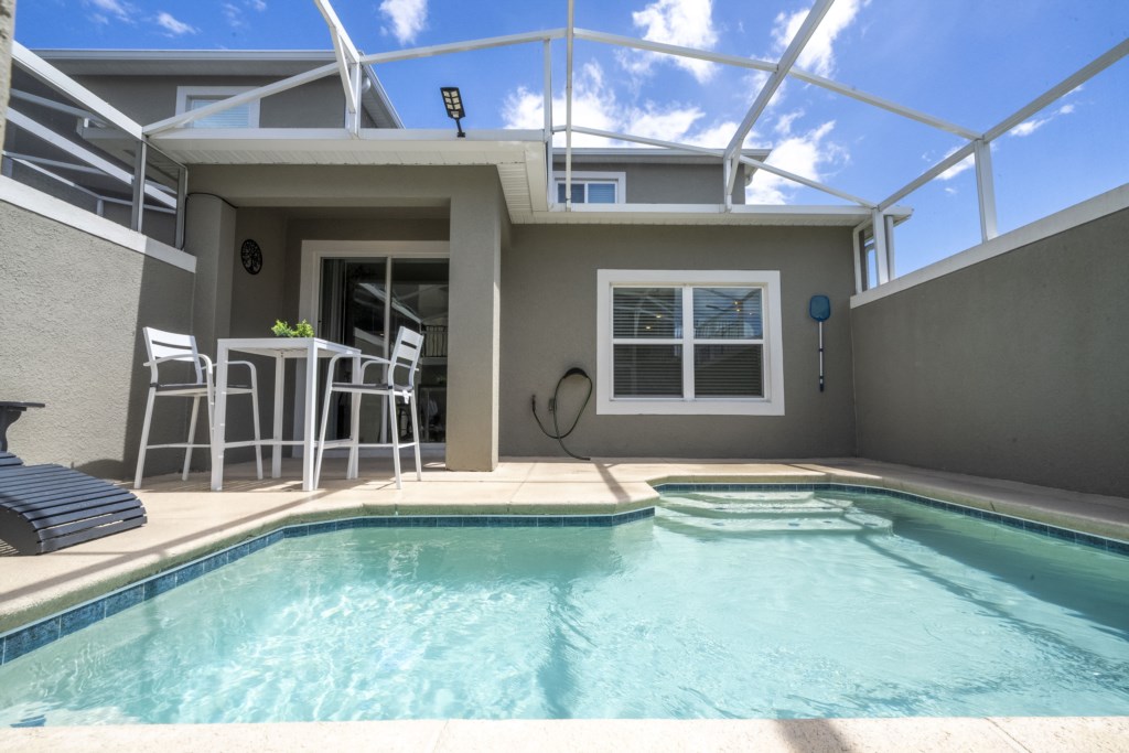 Property private splash pool. Pool heat is optional and available for an extra fee.