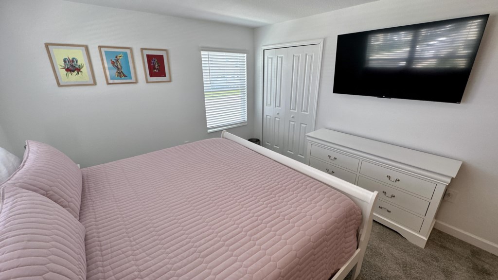 2nd Floor Suite w/ King Bed, Flat Screen TV & Private Bathroom.