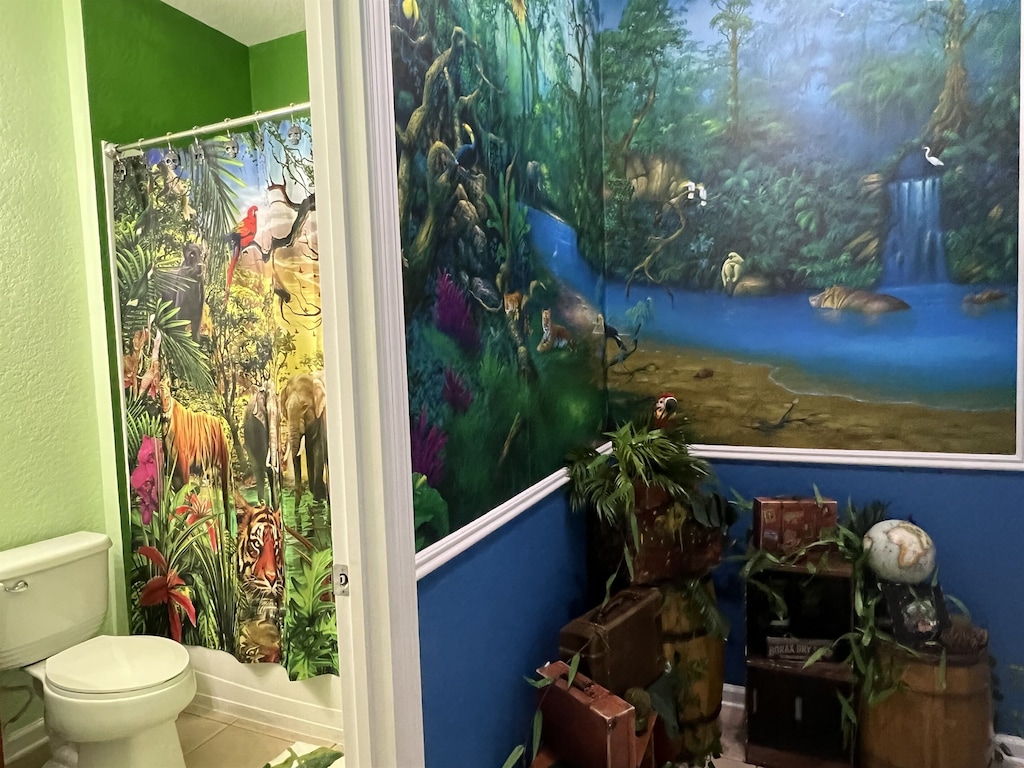 Jungle Cruise Hall & Bathroom