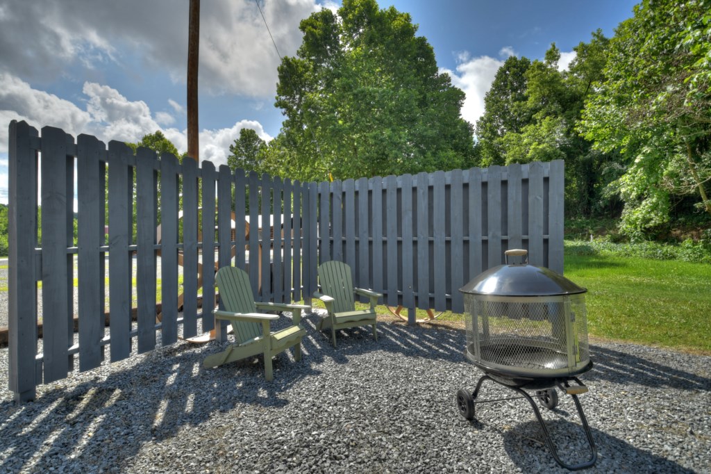 Outdoor Firepit & BBQ Area