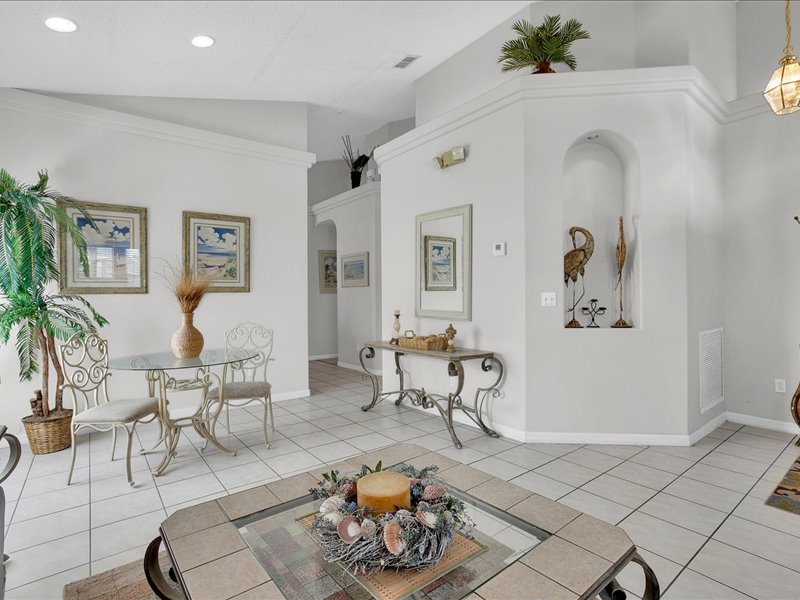 Breakfast Nook & Foyer