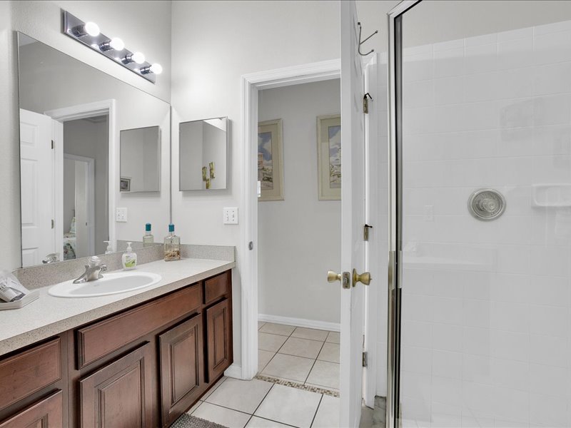 Hallway bathroom-twin shared bathroom w/ shower