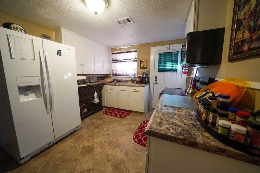 Altus, AR wine/Oaklawn themed Kitchen with door to side porch & rear parking
