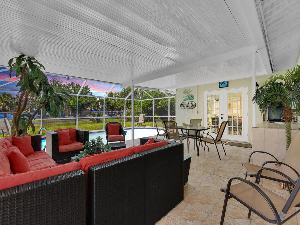 1825 SW 36th Terrace Cape Coral FL 33914 USA-002-013-Fantastic Outdoor Living Space-MLS_Size.jpg
