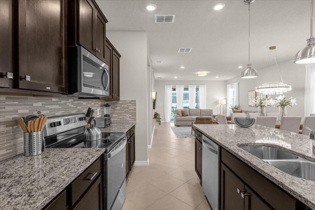 1261EmeraldRowStreet(11)