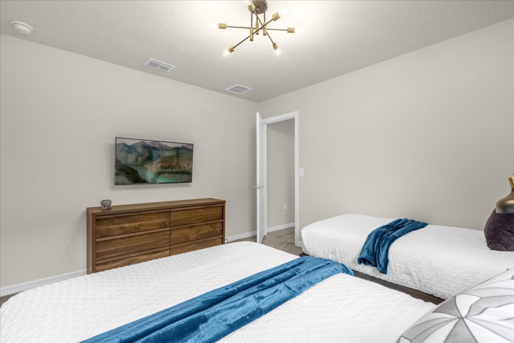 1261EmeraldRowStreet(34)