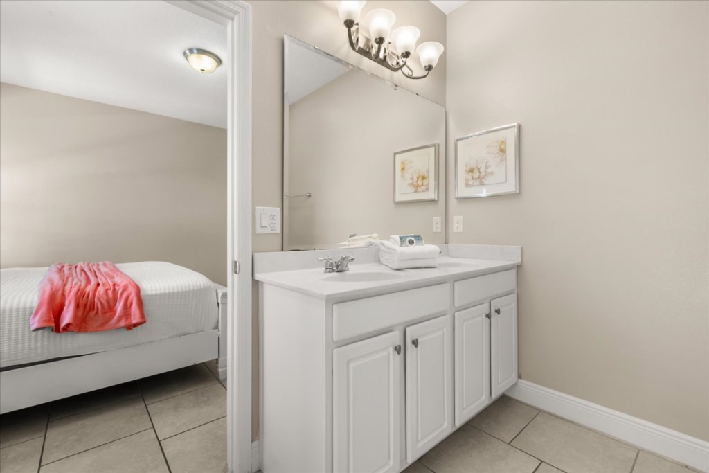 5144OakbourneAvenue033