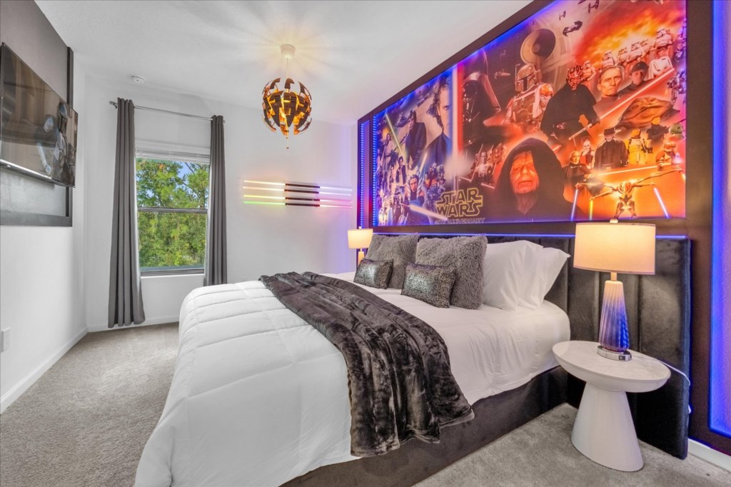 Bedroom 4: 1 King Bed (Private Bathroom)