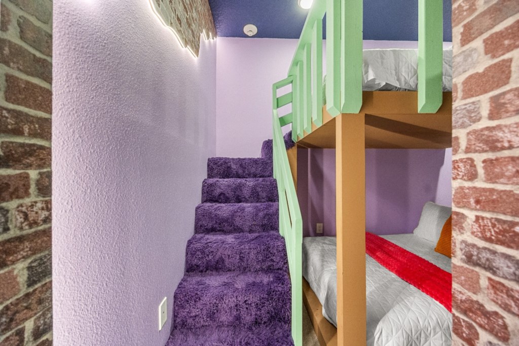 5857HighSeasDrive(40)