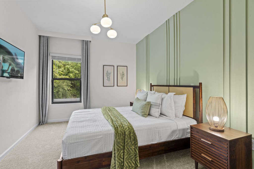 Bedroom 5: 1 Queen Bed (Private Bathroom)
