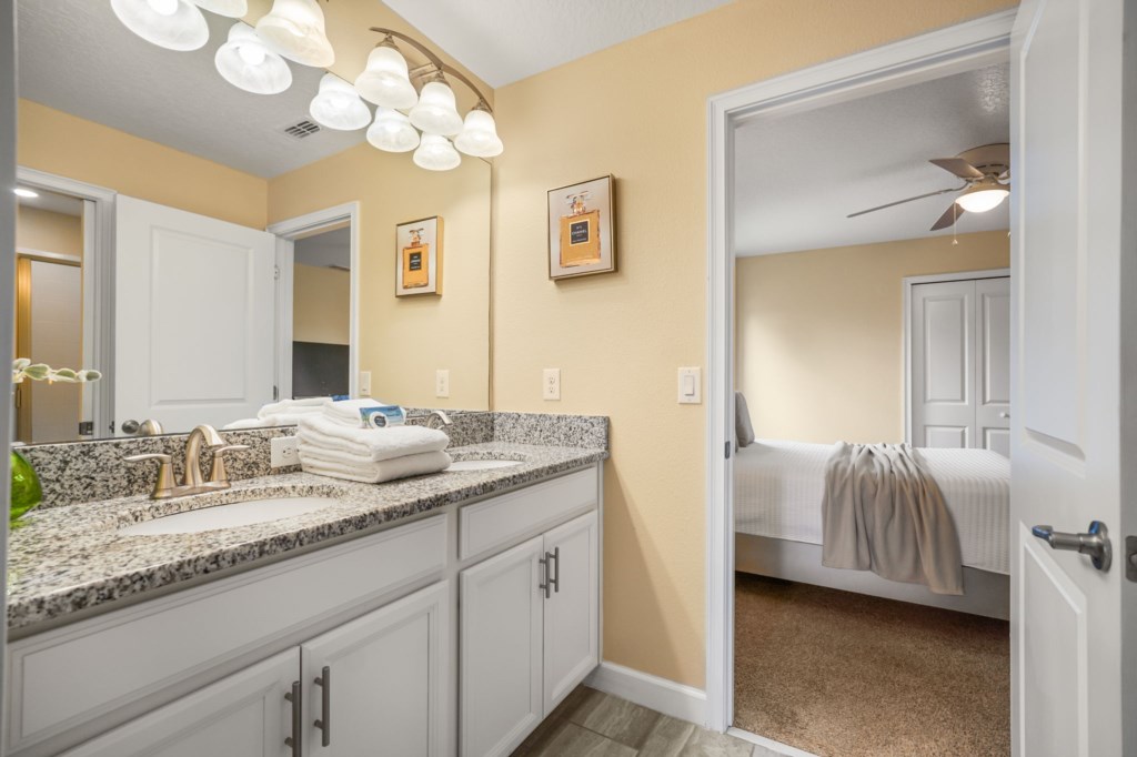 1510RollingFairwayDrive(29)