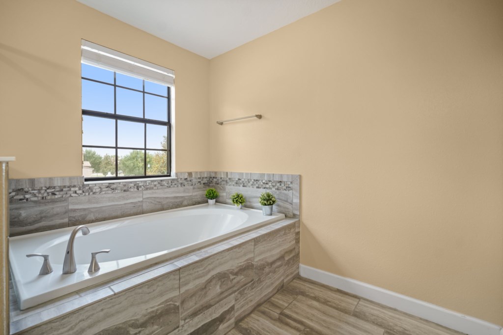 1510RollingFairwayDrive(34)