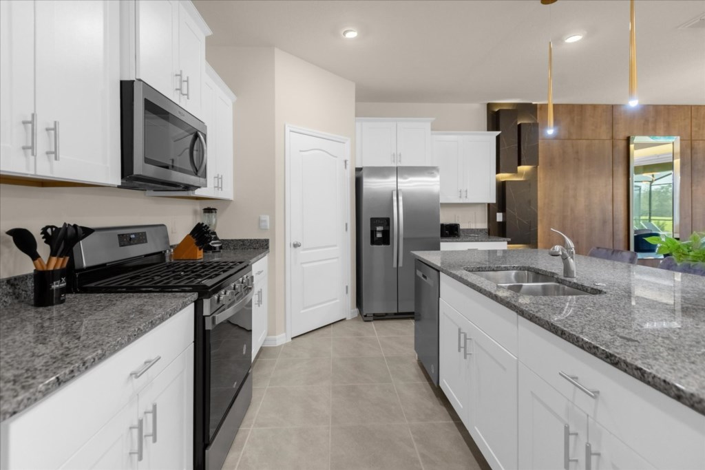7700 Oakmoss Loop 8.jpg