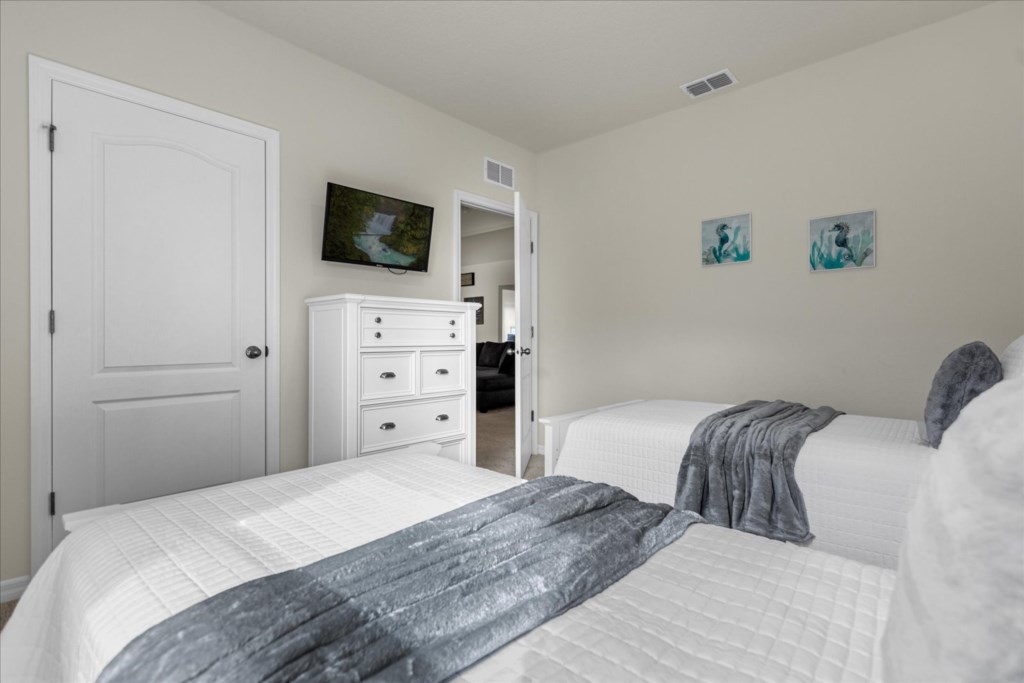 7664 Oakmoss Loop (19).jpg