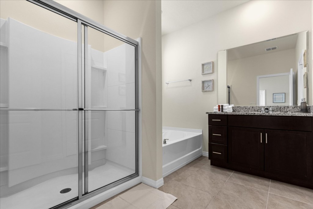 7664 Oakmoss Loop (28).jpg