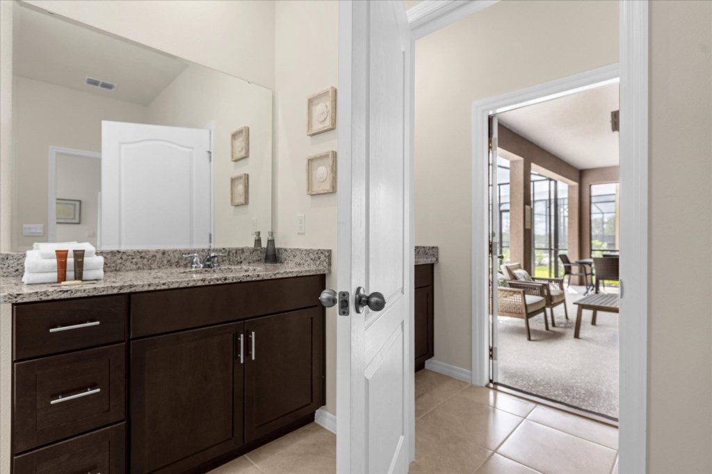 7664 Oakmoss Loop (29).jpg