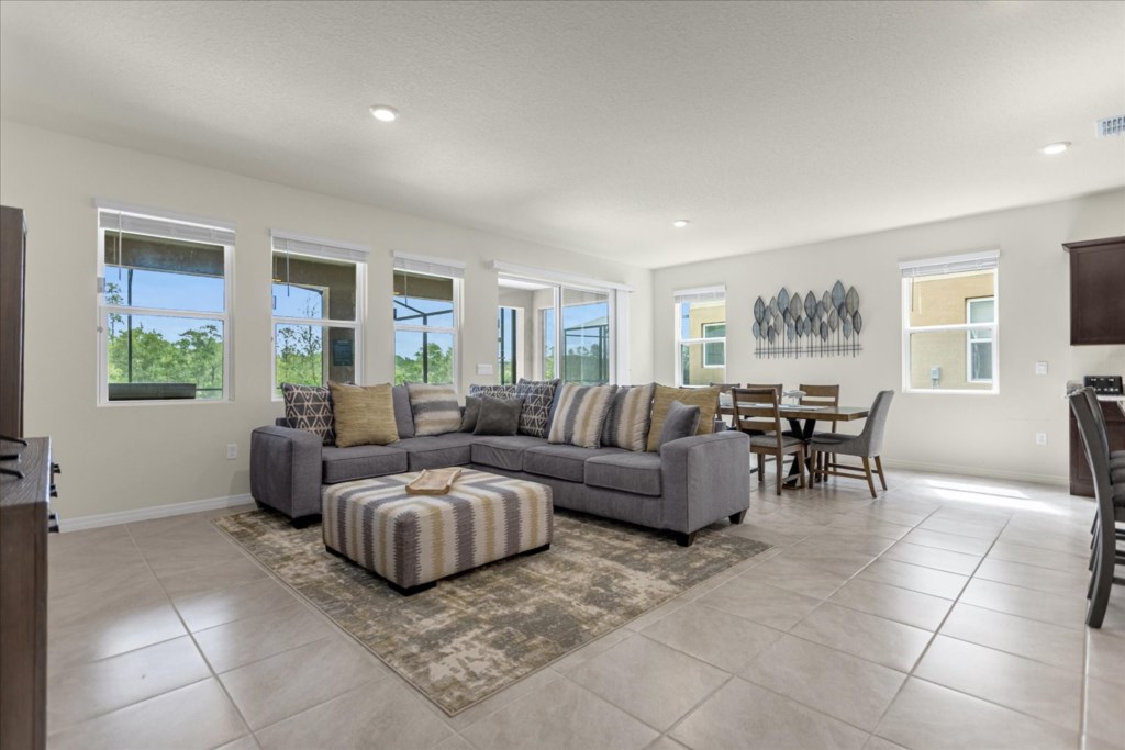 7664 Oakmoss Loop (3).jpg