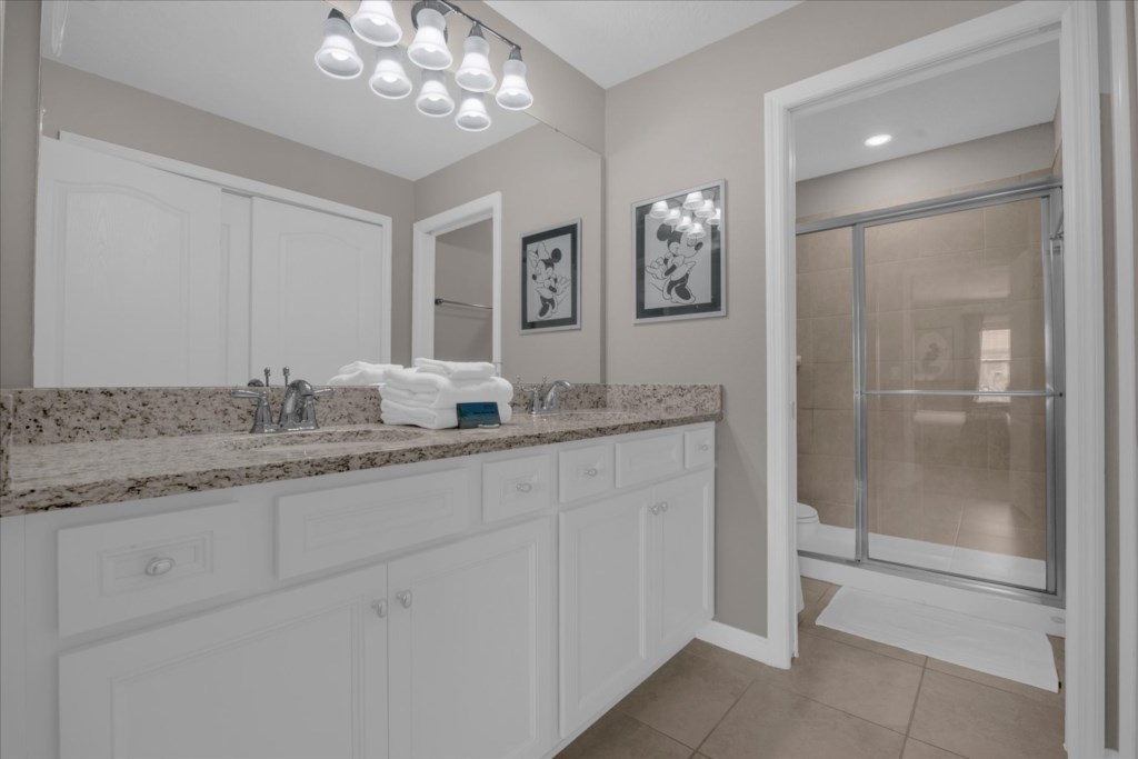 7112 Oakmoss Loop (24).jpg