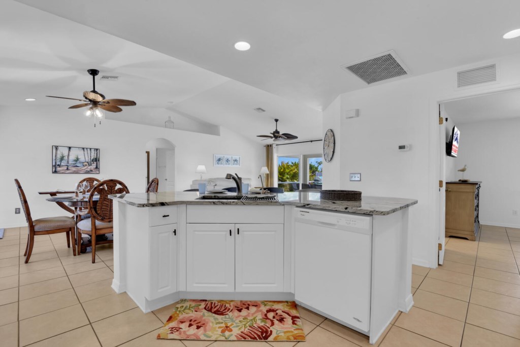 3817 NW 36th Avenue Cape Coral-large-009-014-Kitchen-1499x1000-72dpi.jpg