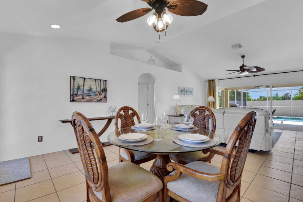 3817 NW 36th Avenue Cape Coral-large-014-013-Dining Area-1499x1000-72dpi.jpg