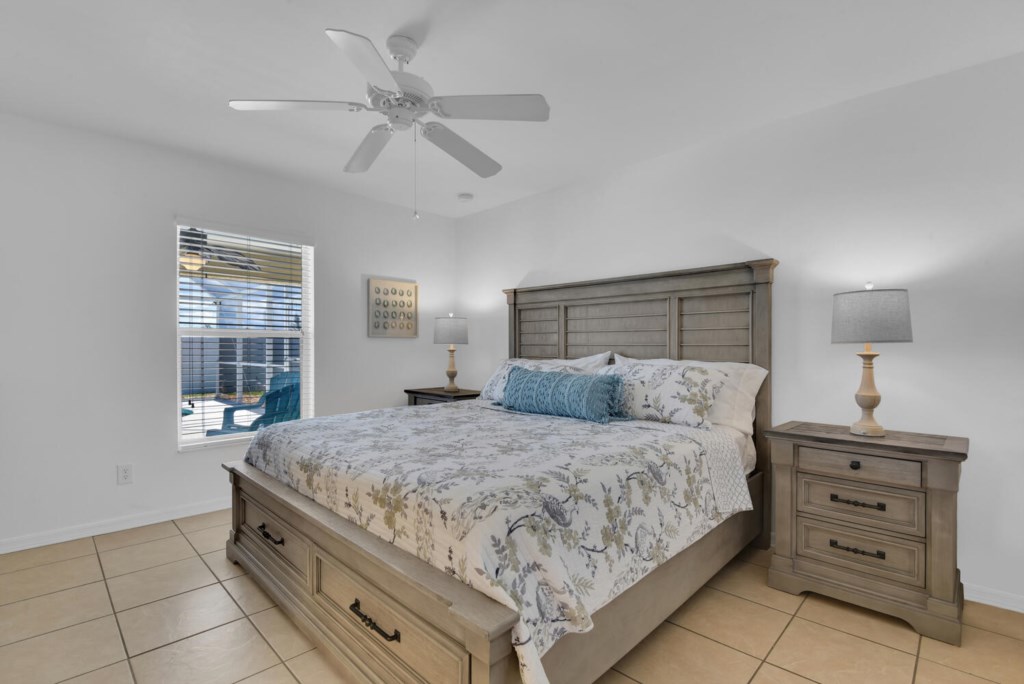 3817 NW 36th Avenue Cape Coral-large-019-022-Master Bedroom-1499x1000-72dpi.jpg