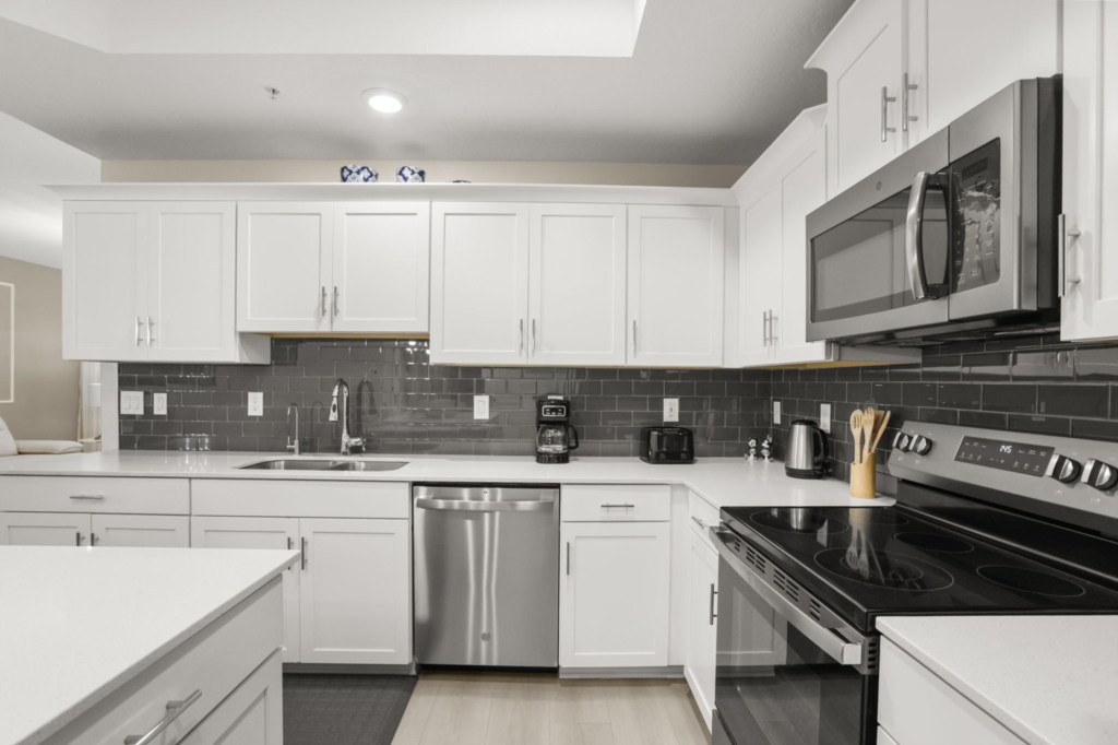 Kitchen — 4751-201 Clock Tower Drive, photo 12 of 60