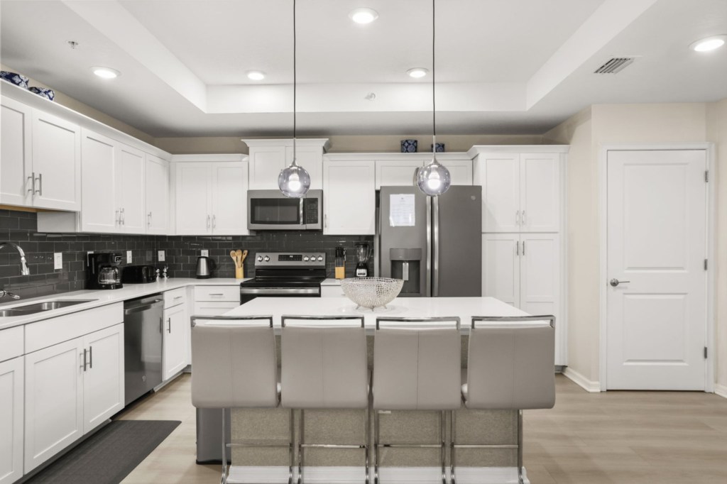 Kitchen — 4751-201 Clock Tower Drive, photo 8 of 60