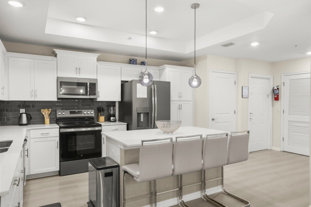 Kitchen — 4751-201 Clock Tower Drive, photo 10 of 60