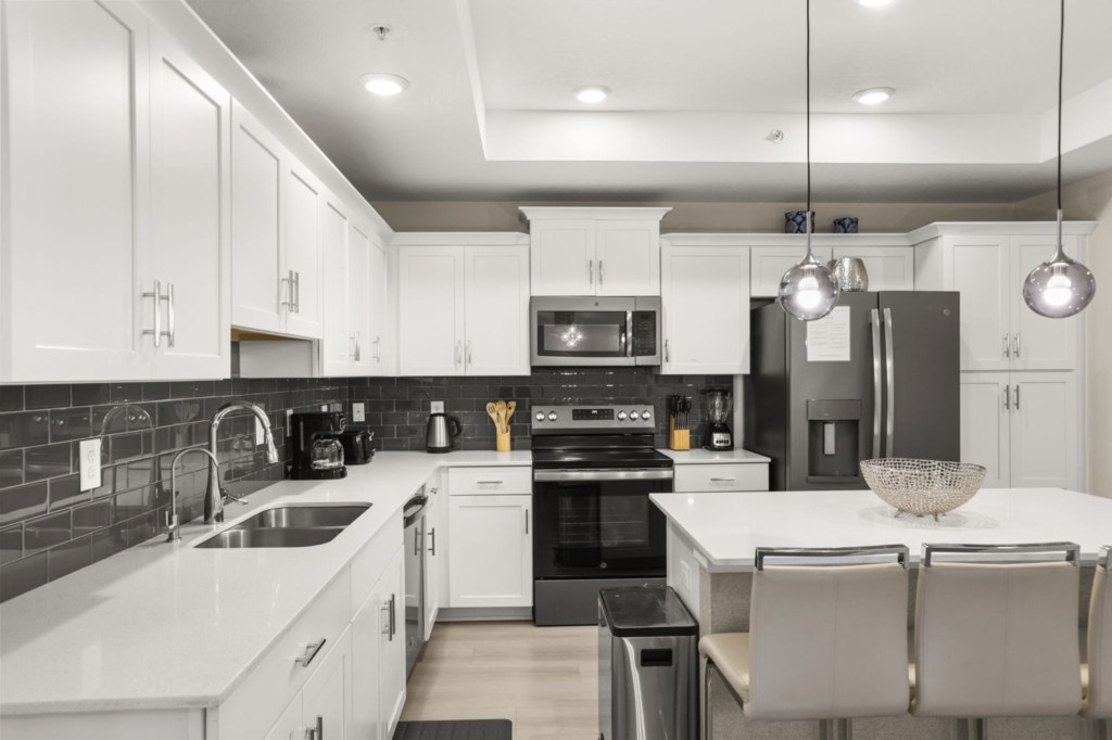 Kitchen — 4751-201 Clock Tower Drive, photo 11 of 60