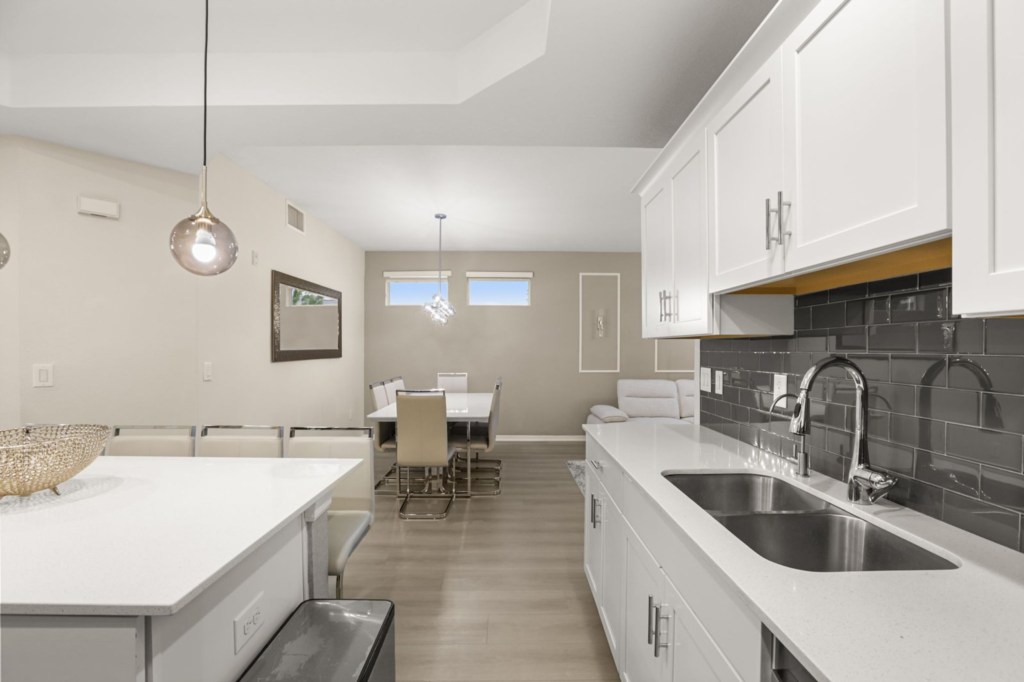 Kitchen — 4751-201 Clock Tower Drive, photo 13 of 60