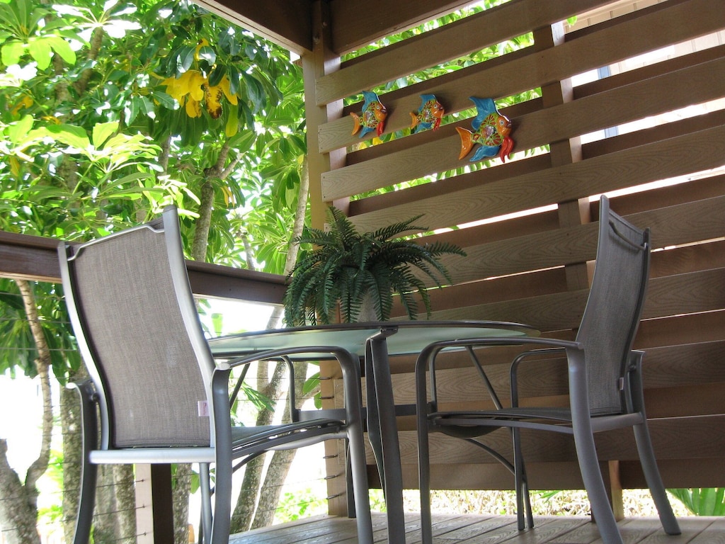 Dine outdoors on your shaded deck with the sound of Gulf surf in the background.