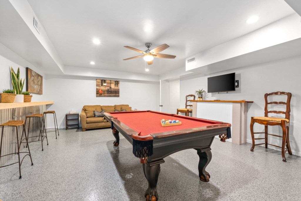 Downstairs-Gameroomwpooltable4