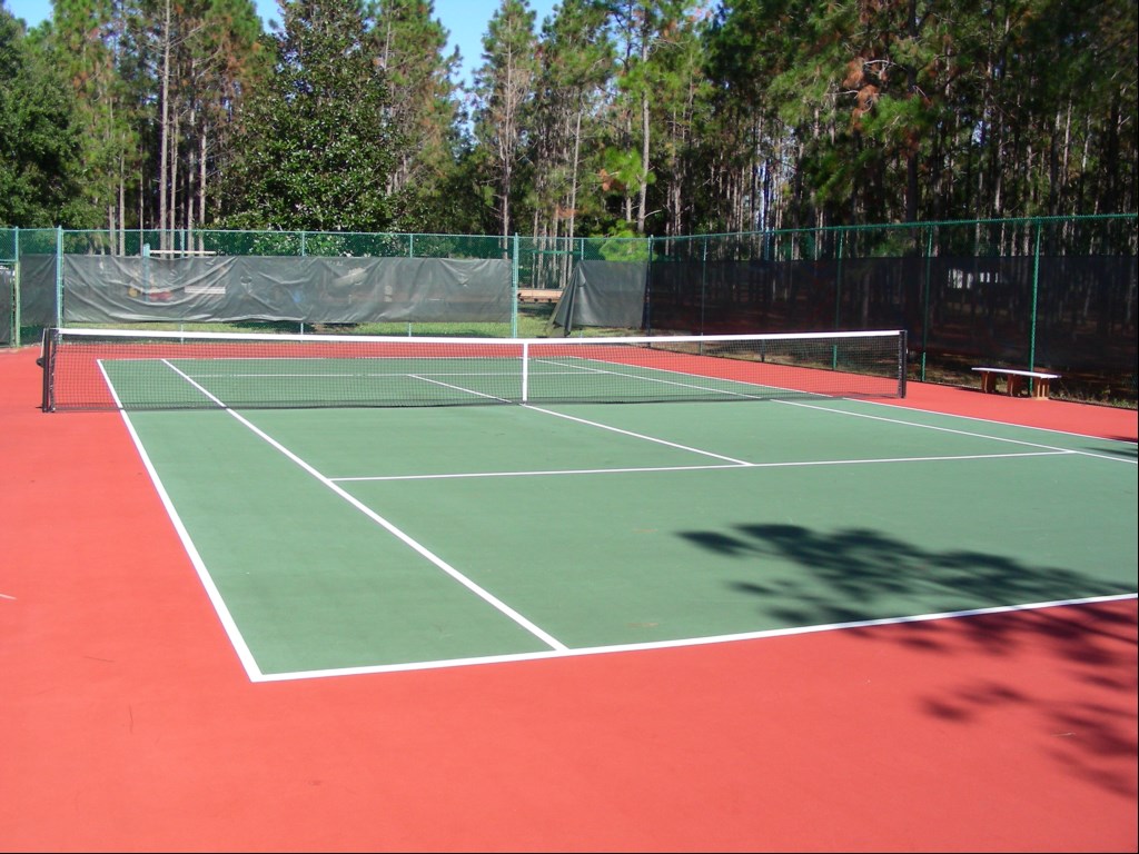 Tennis court for use of guests of villa