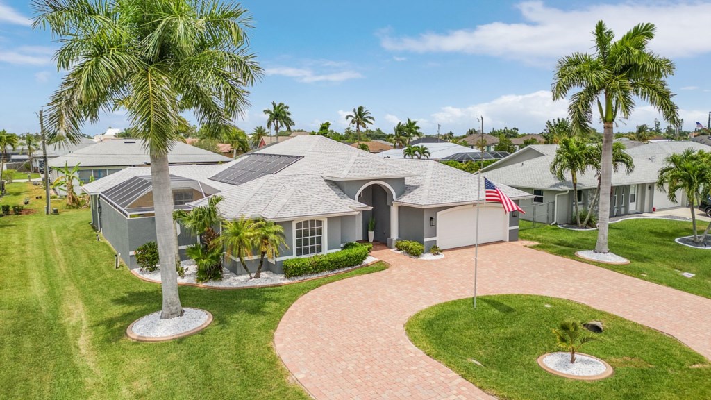 Beautiful front yard with a large driveway and welcoming entrance.