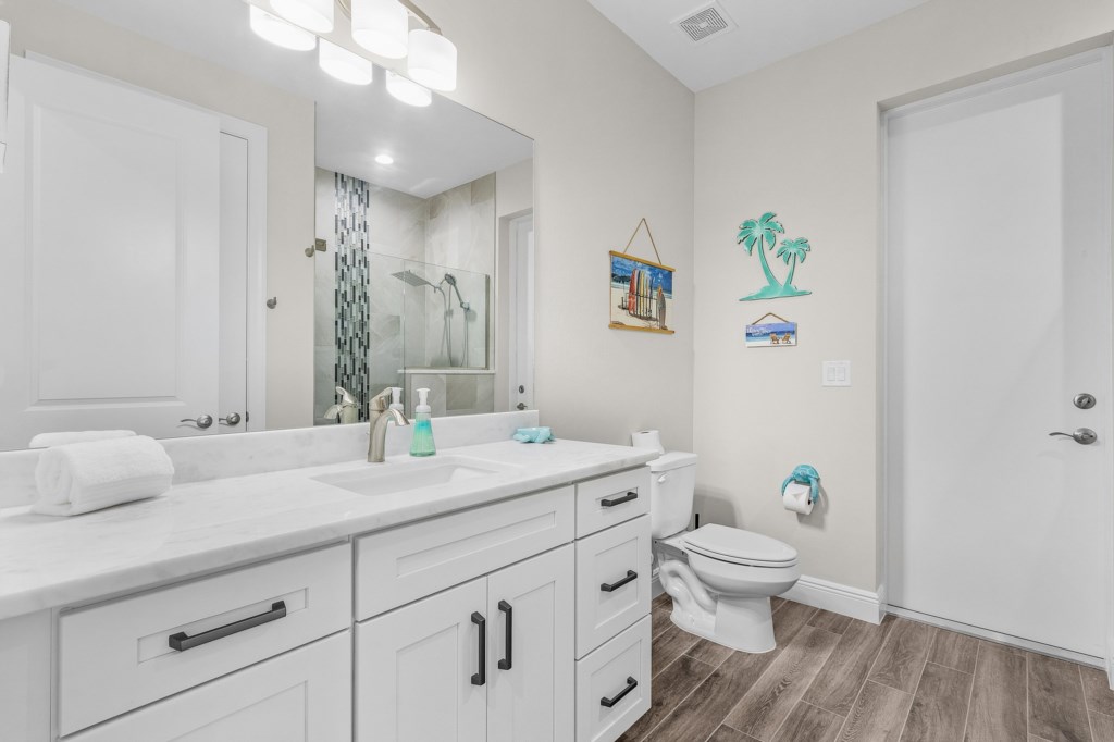 Spacious bathroom with double vanity and modern fixtures for a luxurious feel.