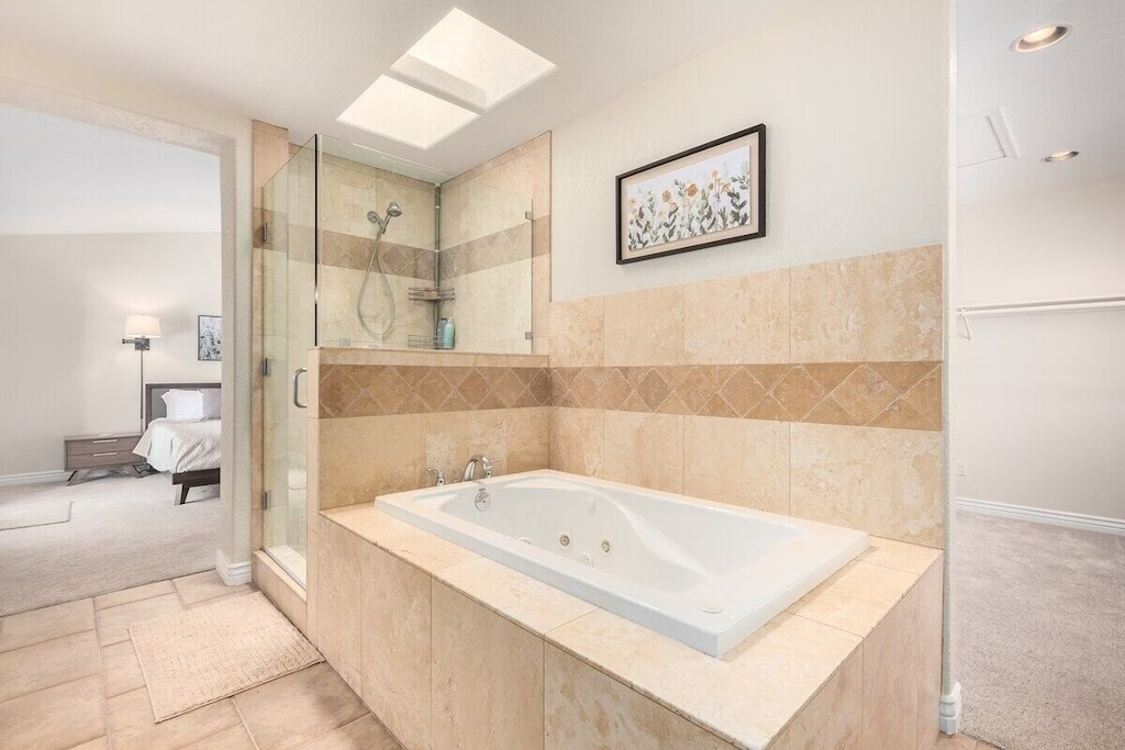 bathroom 2 en-suite with bath tub