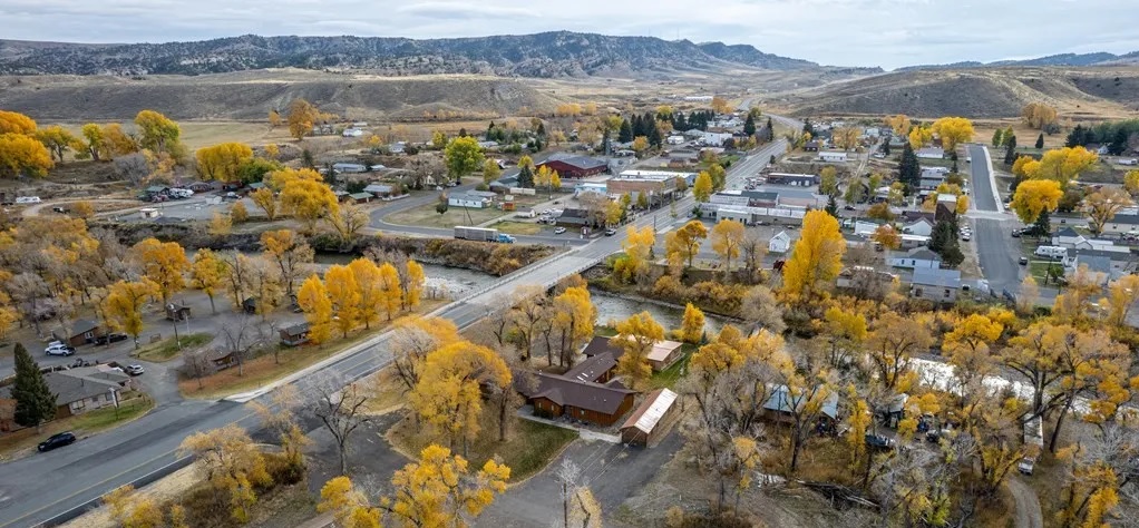 Aerial of entire property and Meeteetse, WY