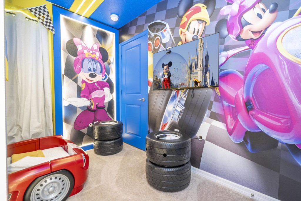 Mickey & Minnie Themed Bedroom w/ Twin over Full