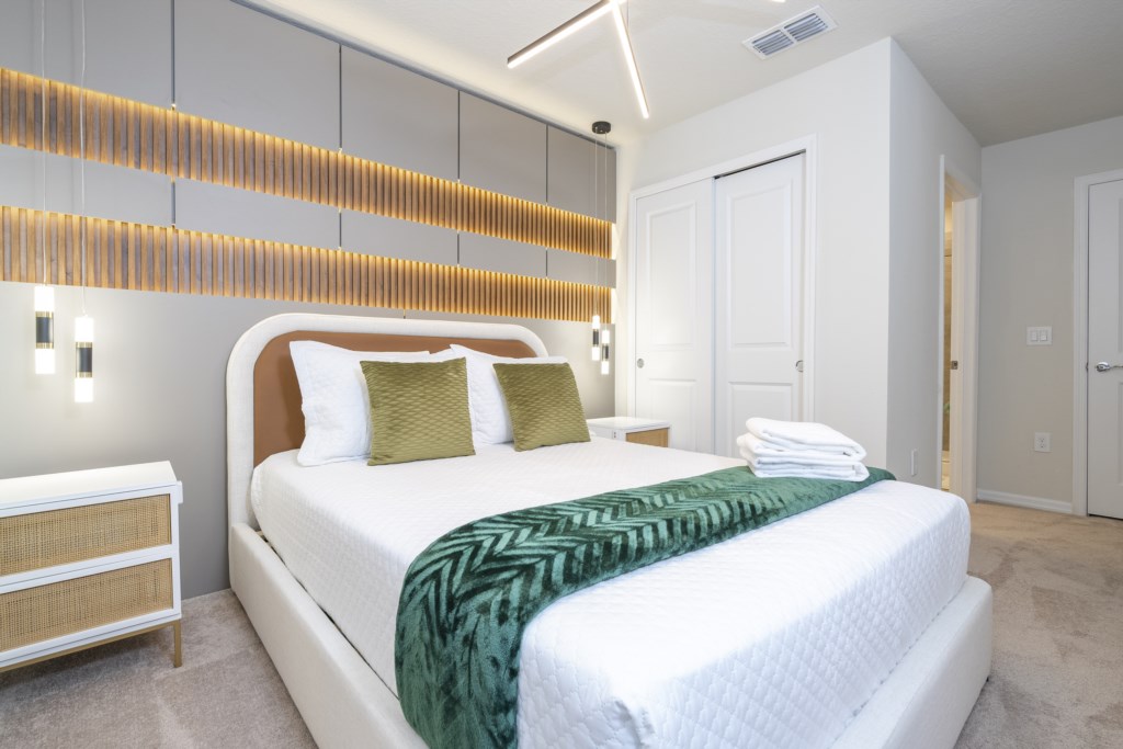 Guest en-suite w/ Queen size bed 