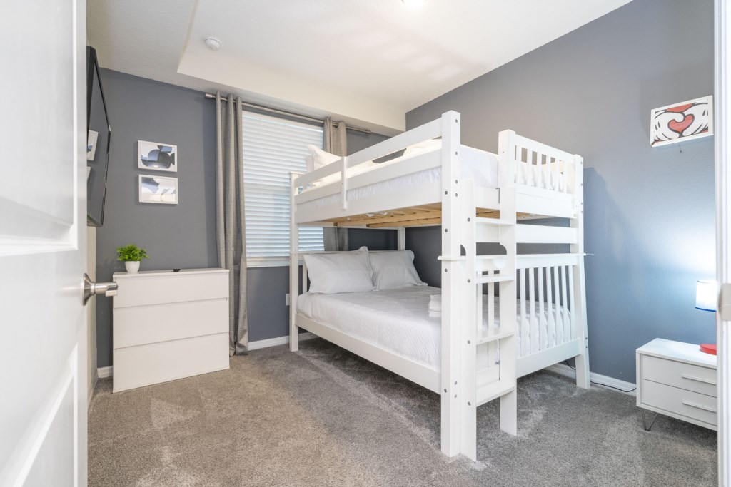Guest bedroom w/ bunk bed full over full (suitable for up to 2 adults and/or 2 children)
