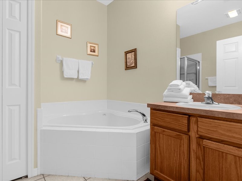 Bathroom 3 Bath Tub