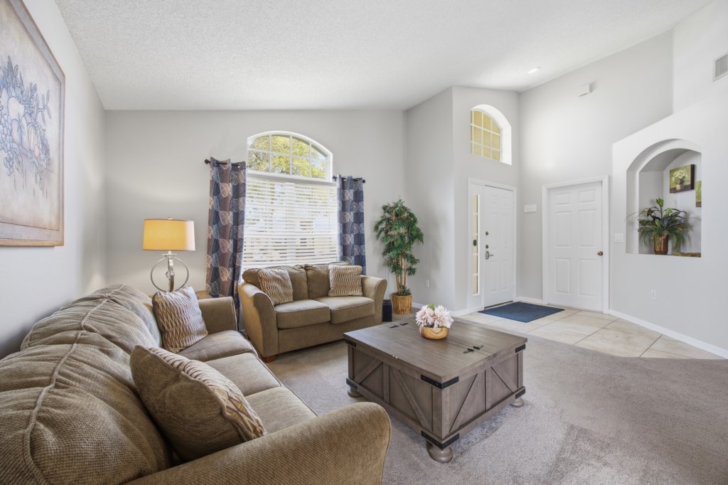 04-260317_240GrosvenorLp_13